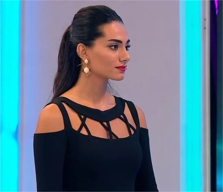 Nur Bozar'dan olay yaratan bikinili paylaşım