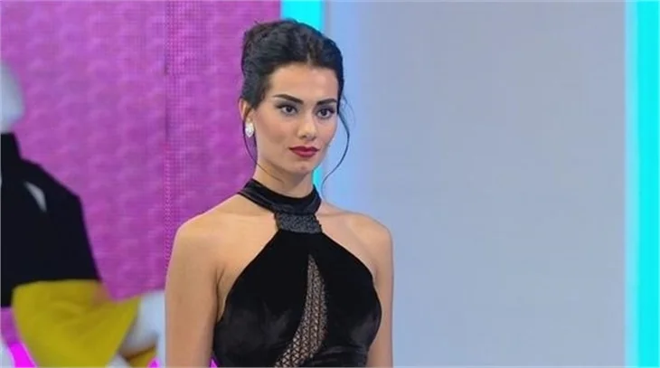 Nur Bozar'dan olay yaratan bikinili paylaşım