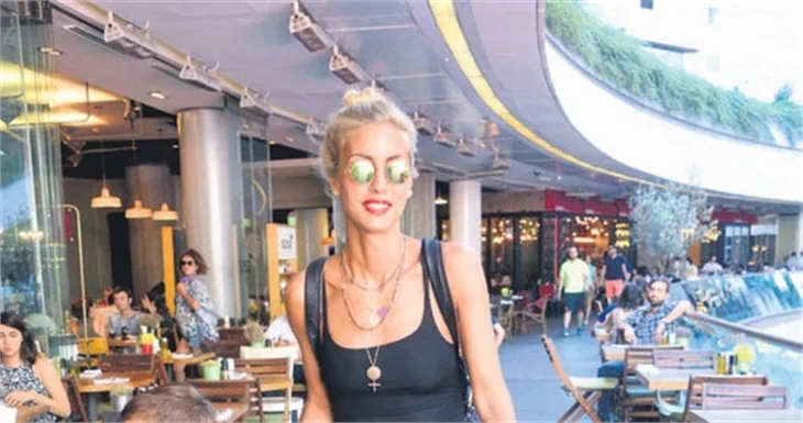 Çağla Şıkel'in 'haç'a benzeyen kolyeleri olay yarattı!