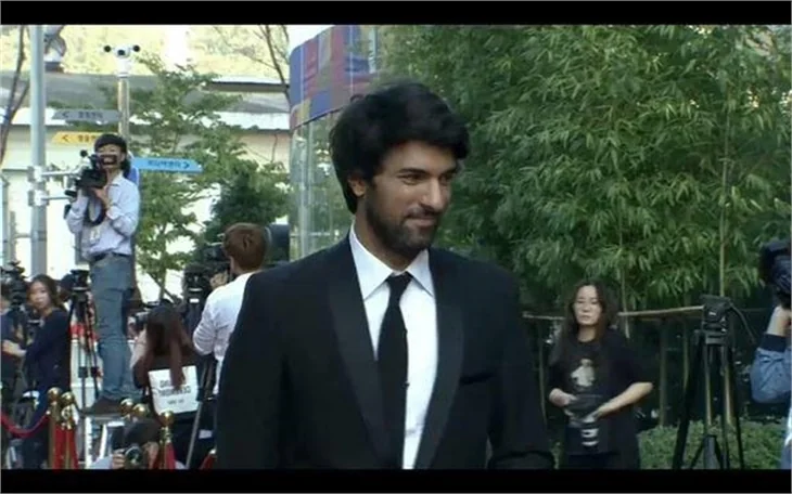 Engin Akyürek, Seul'de ödül aldı!