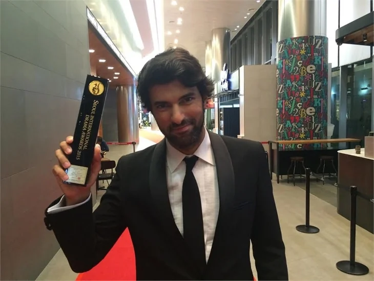 Engin Akyürek, Seul'de ödül aldı!