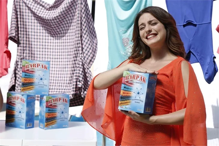 İlişki Durumu: Karışık'ta kıskançlık krizi!