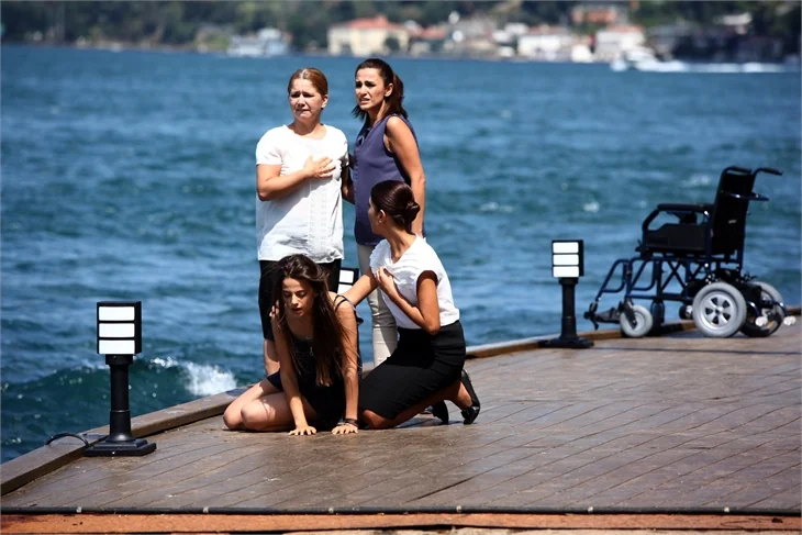 Paramparça'da aşk mevsimi!