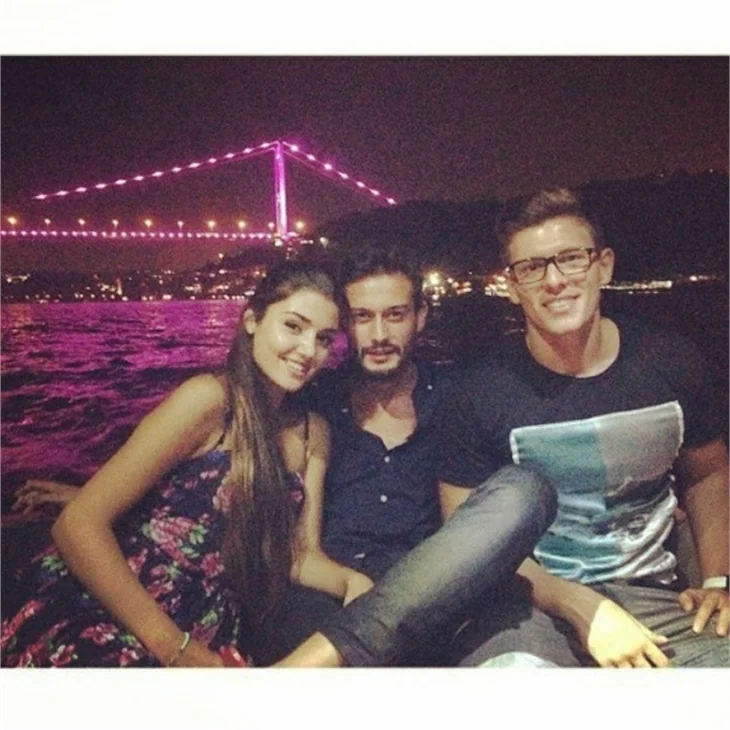 İşte Hande Erçel'in oyuncu sevgilisi