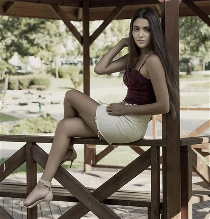 İşte Hande Erçel'in oyuncu sevgilisi