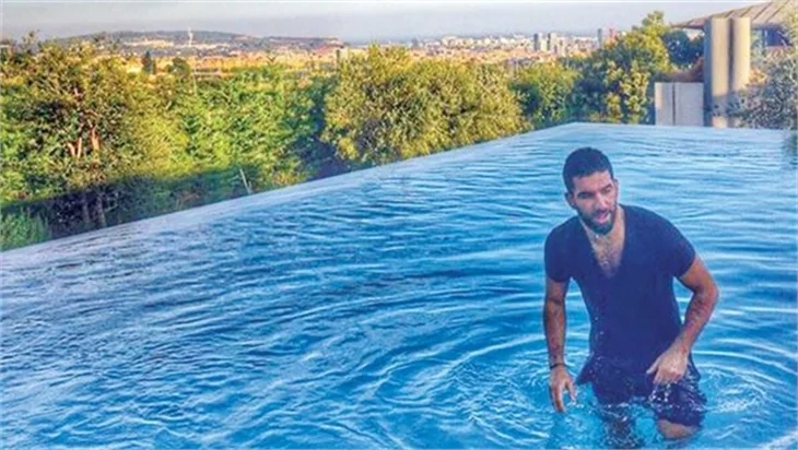 Arda Turan'dan 'günaydın' pozu