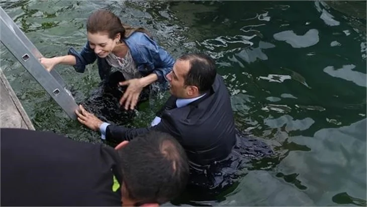 Çarşı'dan Sinem'e evlilik teklifi!
