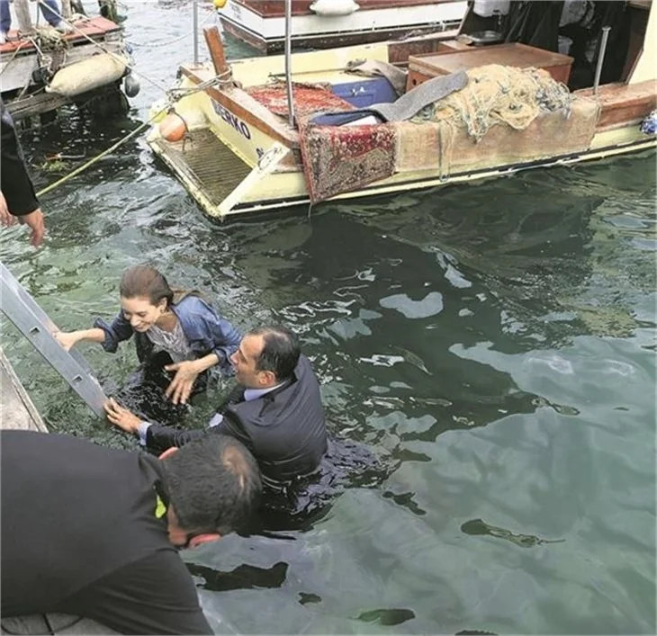 Çarşı'dan Sinem'e evlilik teklifi!