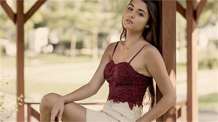 Hande Erçel okula ara verecek