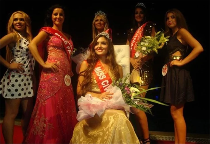 Hande Erçel okula ara verecek