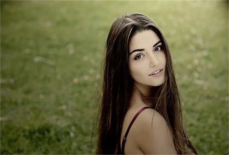 Hande Erçel okula ara verecek