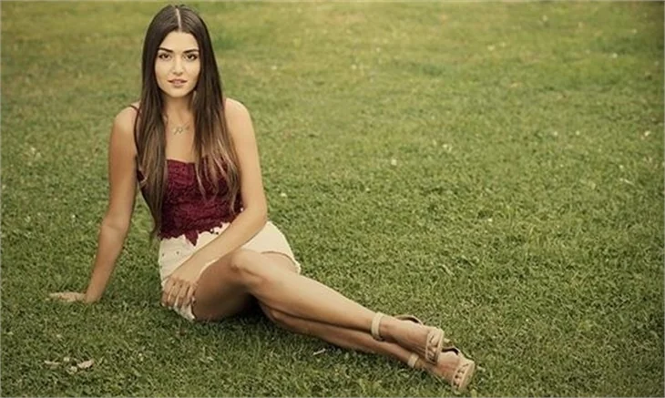 Hande Erçel okula ara verecek
