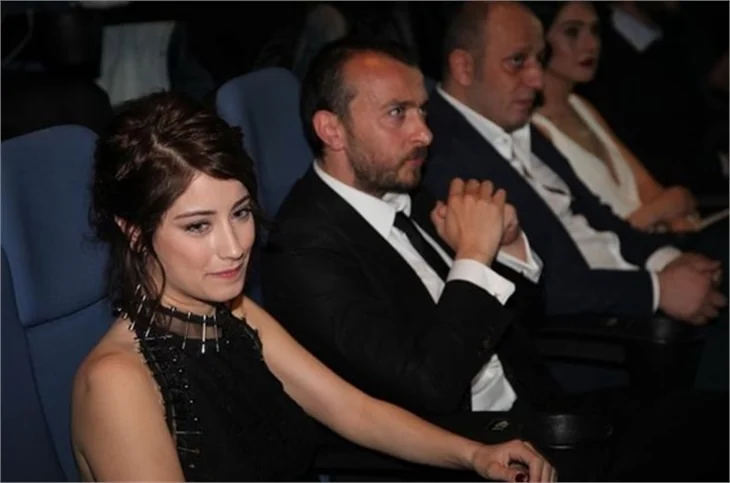 Sevgilileri set ayırdı