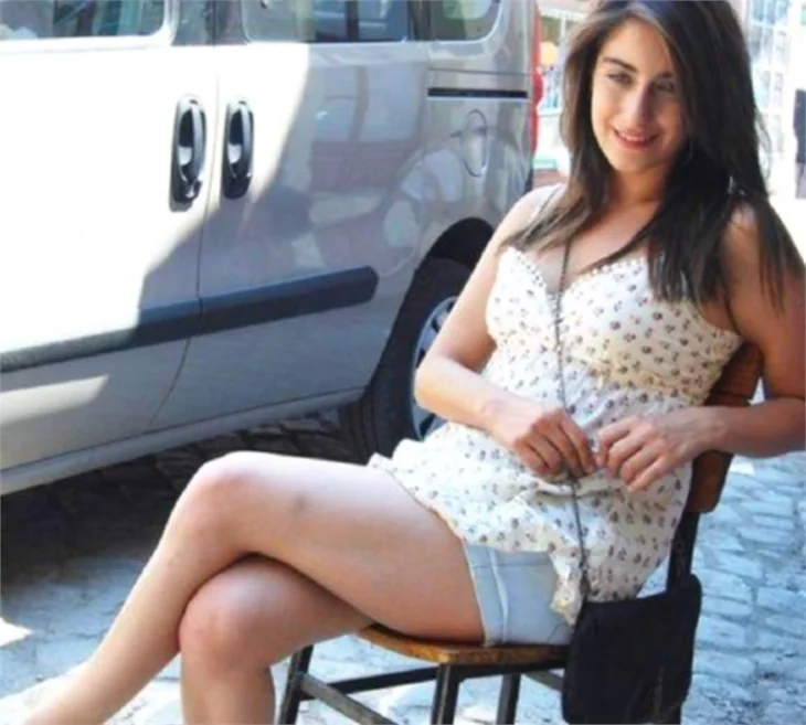 Sevgilileri set ayırdı