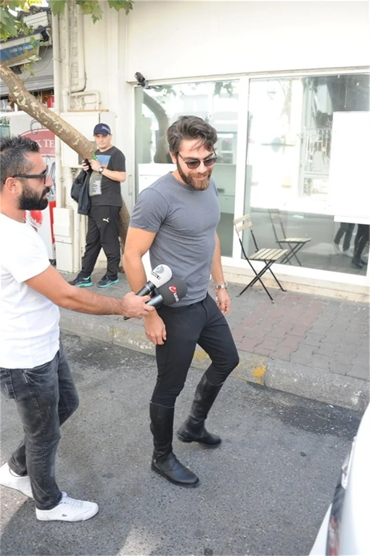 Kadir Doğulu'ya Neslihan ve Burak Özçivit'in öpüşme sahnesi soruldu