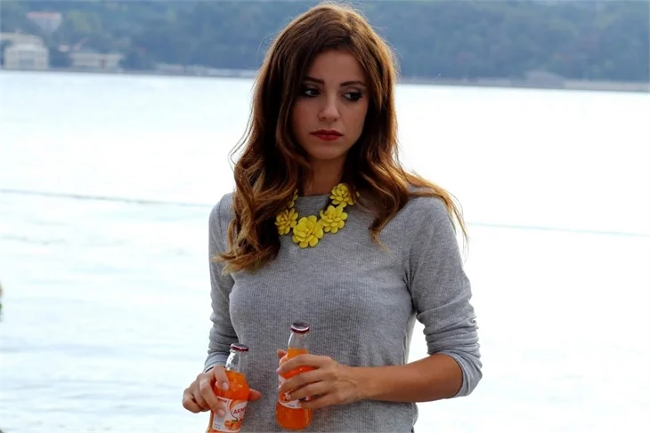 Adı Mutluluk'ta Batu ile Kumsal arasındaki buzlar eriyecek mi?