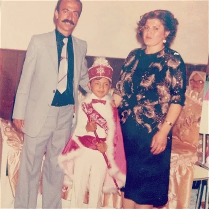 Ünlülerin küçüklükleri