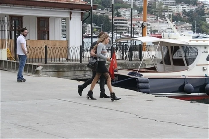 Serenay Sarıkaya ile Kerem Bürsin arasında soğuk rüzgarlar!