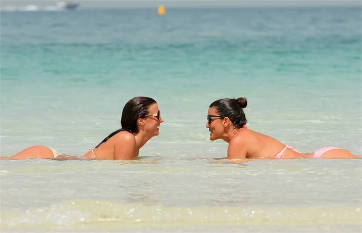 Lucy Mecklenburgh spor hocasıyla tatilde!