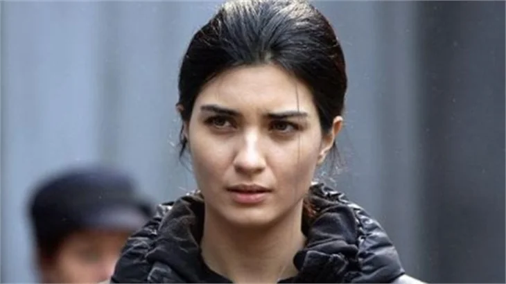 Tuba Büyüküstün italyancasıyla büyüledi