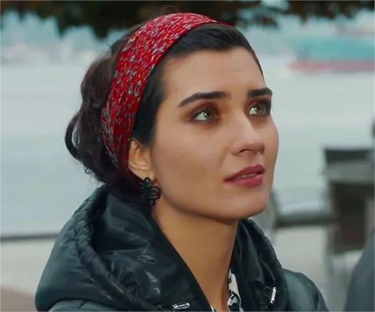 Tuba Büyüküstün italyancasıyla büyüledi