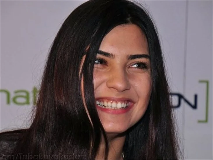 Tuba Büyüküstün italyancasıyla büyüledi