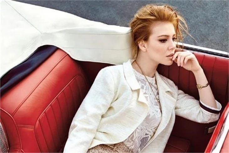 Elçin Sangu gerçek rengini belli etti