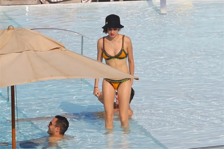 Cara Delevingne fena yakalandı