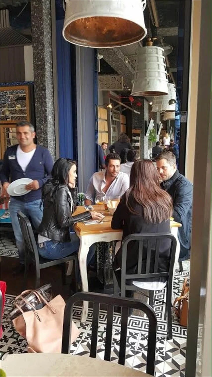 İlişki Durumu: Karışık'ın çekimleri Sandalyee Brasserie & Fine Cuisine 'de yapıldı