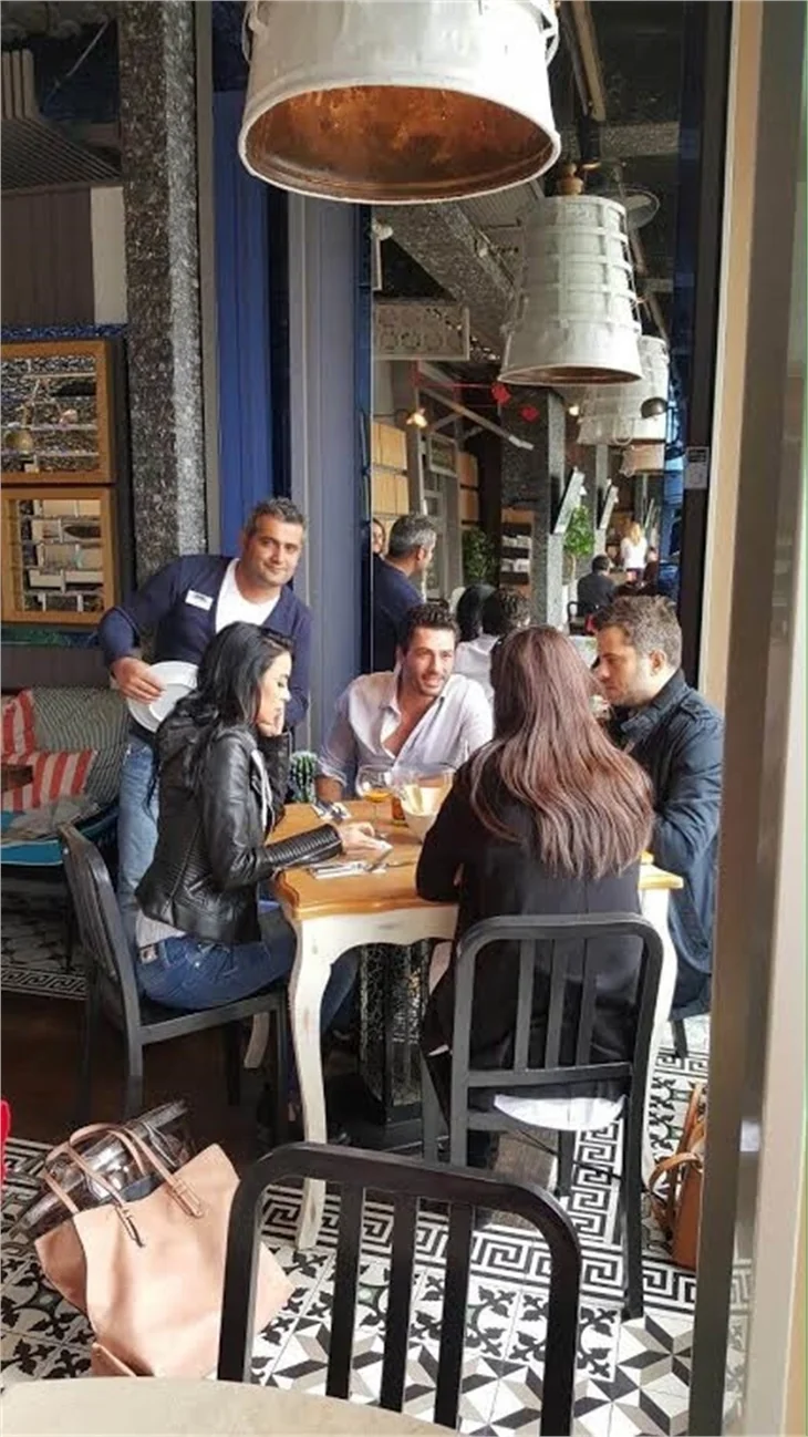 İlişki Durumu: Karışık'ın çekimleri Sandalyee Brasserie & Fine Cuisine 'de yapıldı