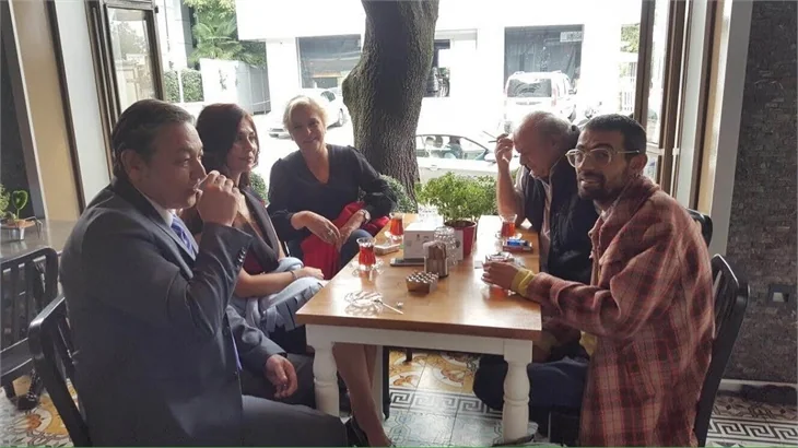 İlişki Durumu: Karışık'ın çekimleri Sandalyee Brasserie & Fine Cuisine 'de yapıldı