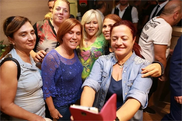 Samantha Fox, hayranlarıyla Kalbur Et'te buluştu