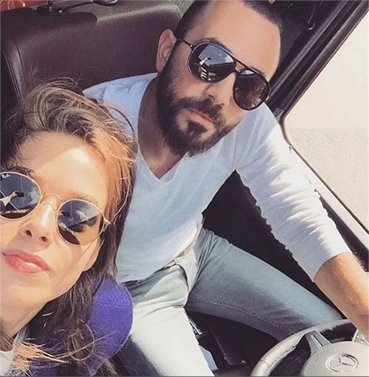 Bensu Soral ve sevgilisi Hakan Baş tatil yolunda