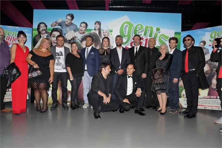"Geniş Aile: Yapıştır"ın galası yapıldı!