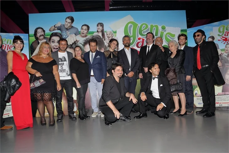 "Geniş Aile: Yapıştır"ın galası yapıldı!