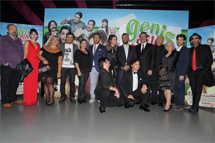 "Geniş Aile: Yapıştır"ın galası yapıldı!