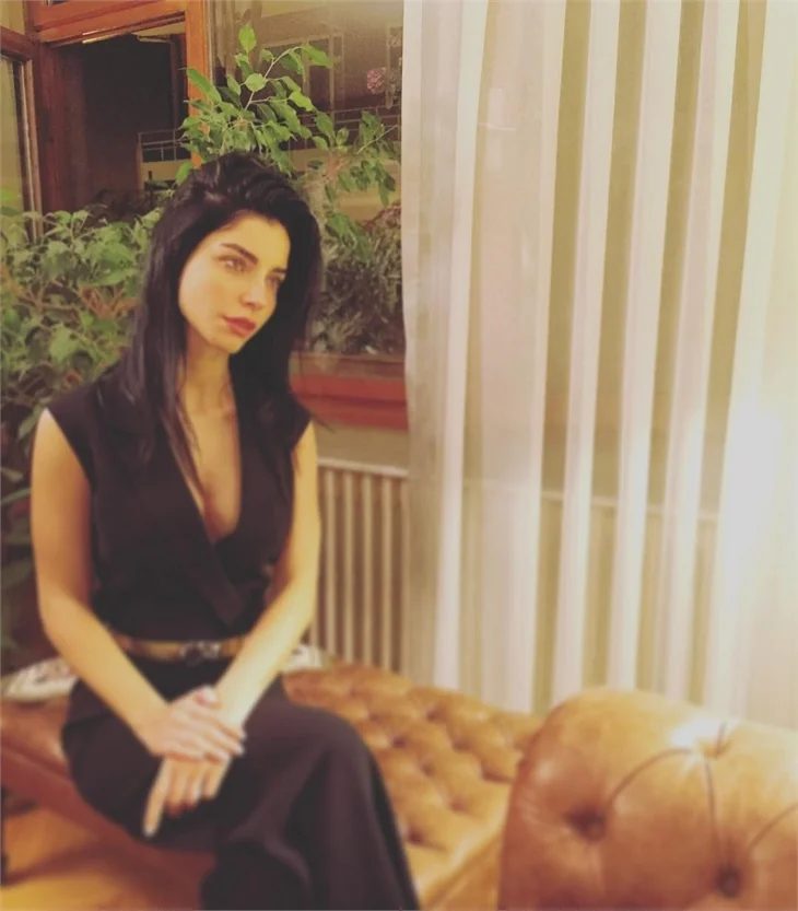 Merve Boluğur ile Murat Dalkılıç'ın davetsiz misafiri