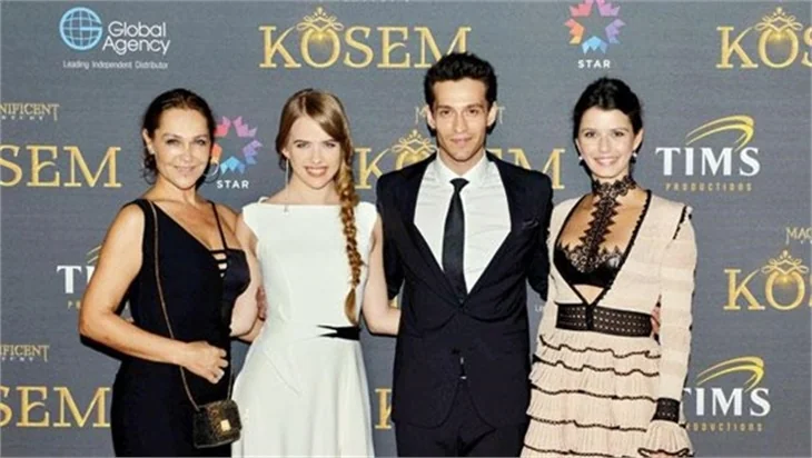 'Muhteşem Yüzyıl-Kösem' Cannes'de izleyiciyle buluştu! Tüm gözler Beren Saat'in üzerindeydi!