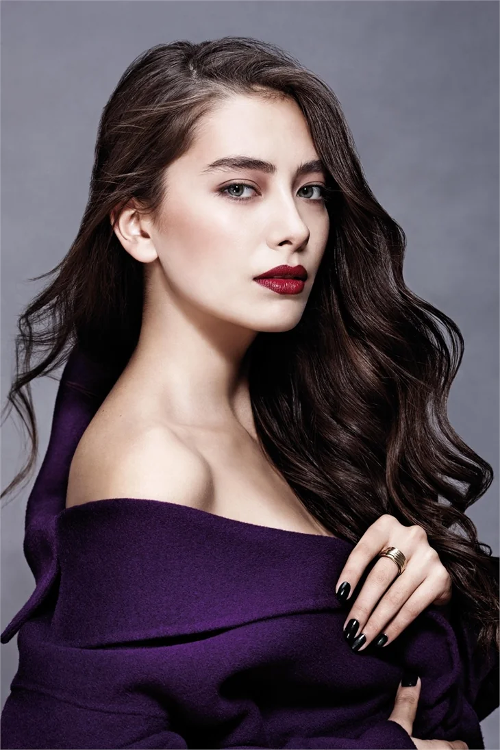 Neslihan Atagül bilinmeyenlerini anlattı