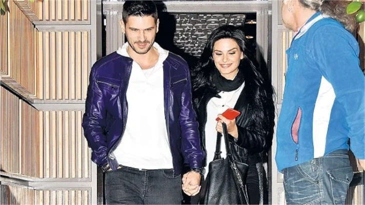 Tolgahan Sayışman ile Almeda Abazi'nin mutluluk pozu