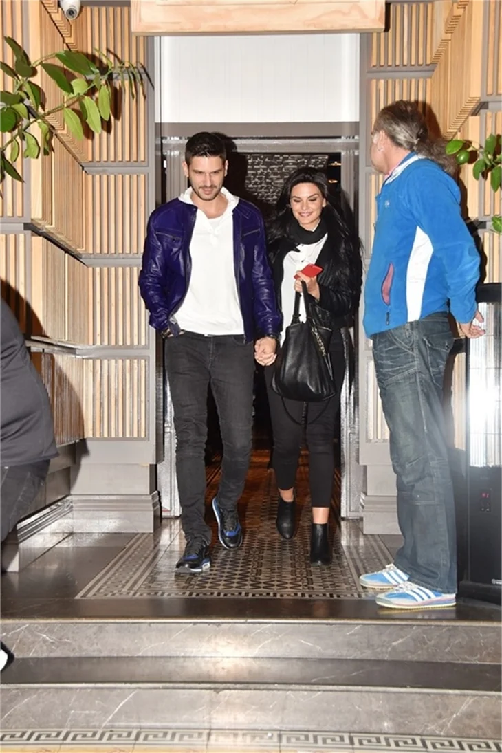 Tolgahan Sayışman ile Almeda Abazi'nin mutluluk pozu