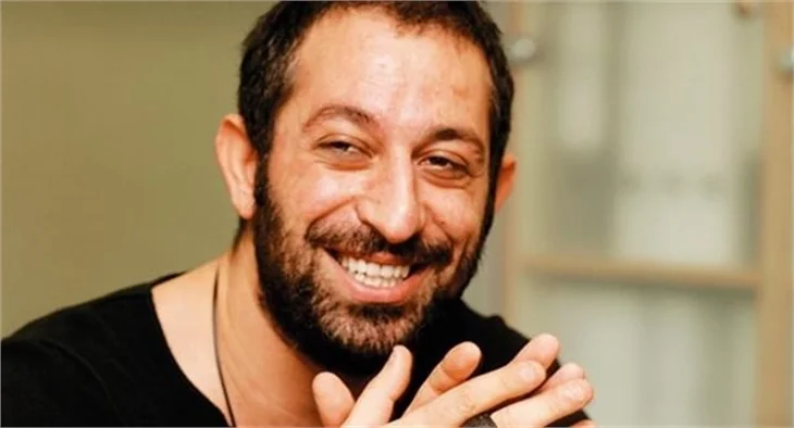 Cem Yılmaz oynamadan da kazanıyor