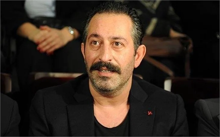Cem Yılmaz oynamadan da kazanıyor
