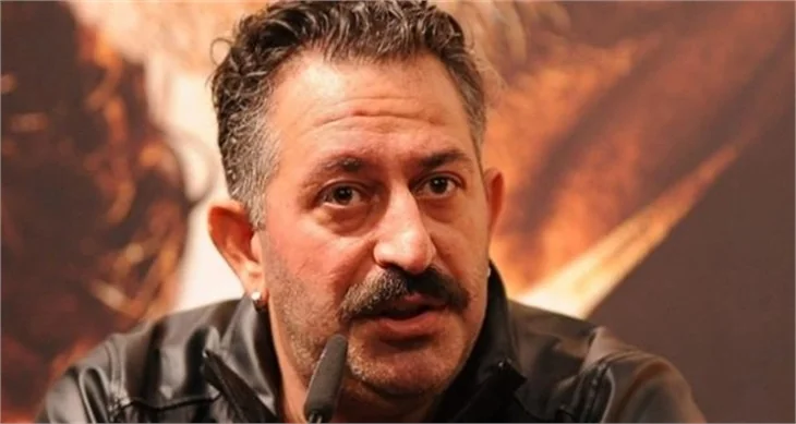 Cem Yılmaz oynamadan da kazanıyor