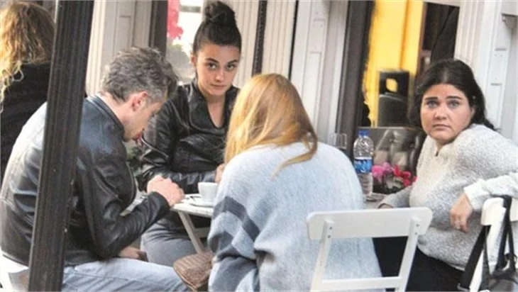 Hande Soral arkadaşlarıyla buluştu