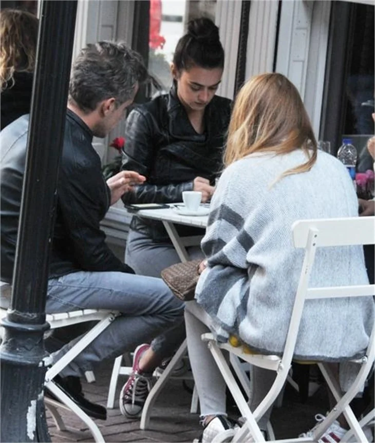 Hande Soral arkadaşlarıyla buluştu