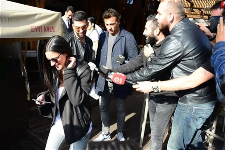 Arda Turan ve sevgilisi Aslıhan Doğan galibiyeti kutladı