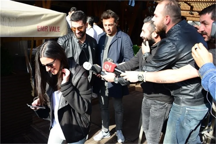 Arda Turan ve sevgilisi Aslıhan Doğan galibiyeti kutladı