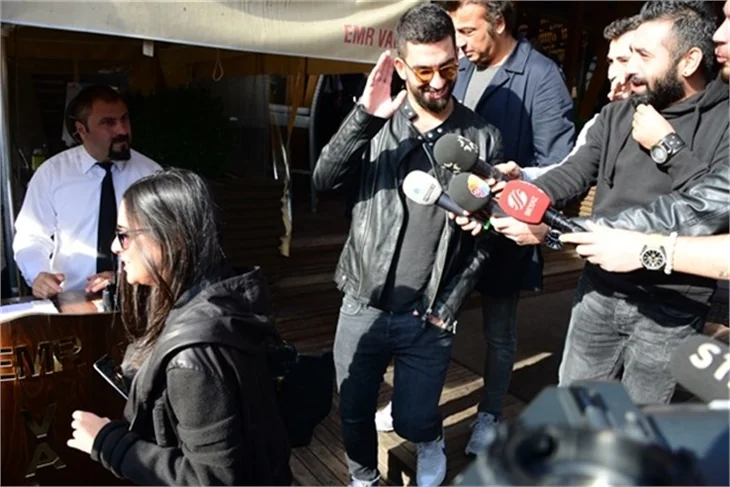 Arda Turan ve sevgilisi Aslıhan Doğan galibiyeti kutladı
