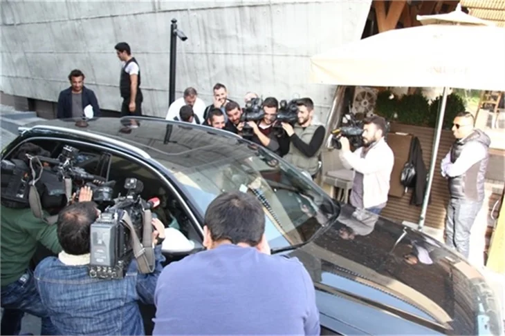 Arda Turan ve sevgilisi Aslıhan Doğan galibiyeti kutladı